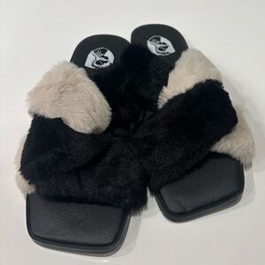 VHNY Criss Cross Faux Fur Slides Black Cream Size 37 NWT Cozy Luxe Slippers